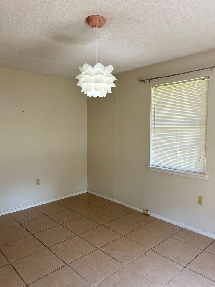 3121 Madeira Dr - Photo 4 of 13