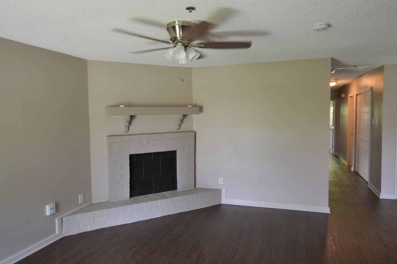 14835 Central Woods Ave - Photo 4 of 28