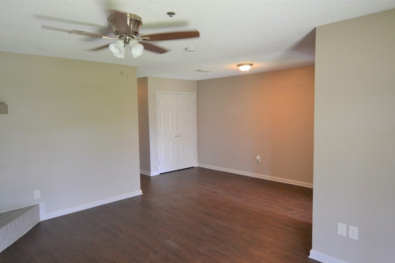 14835 Central Woods Ave - Photo 5 of 28