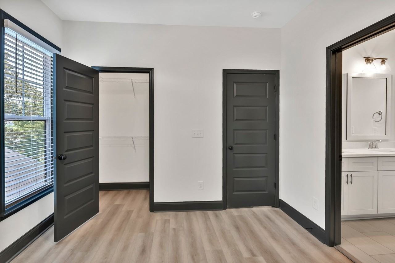 501 S Saluda Ave - Photo 5 of 7