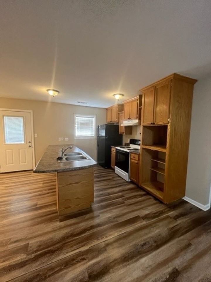 829 N 10th Ave - Photo 5 of 18