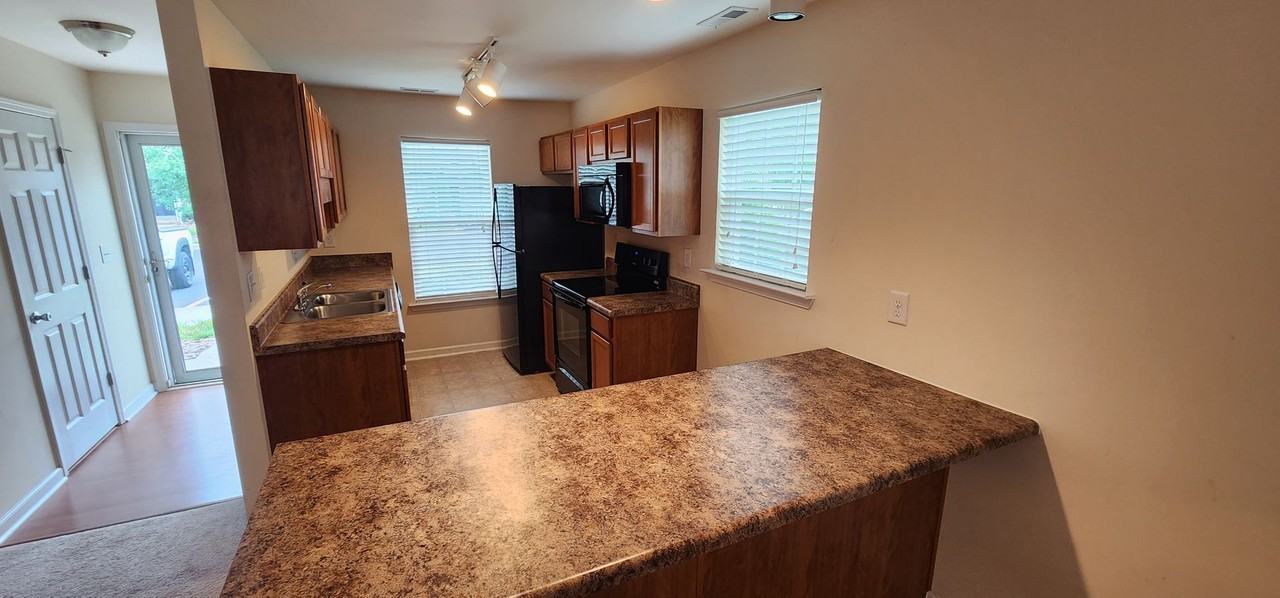 3274 Hyde Place Cir - Photo 4 of 21