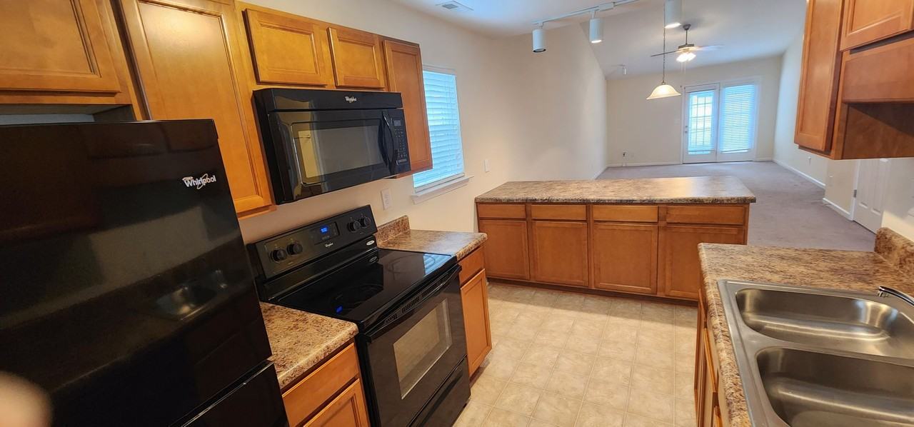 3274 Hyde Place Cir - Photo 5 of 21