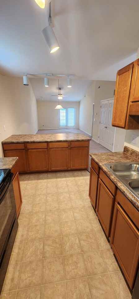 3274 Hyde Place Cir - Photo 7 of 21