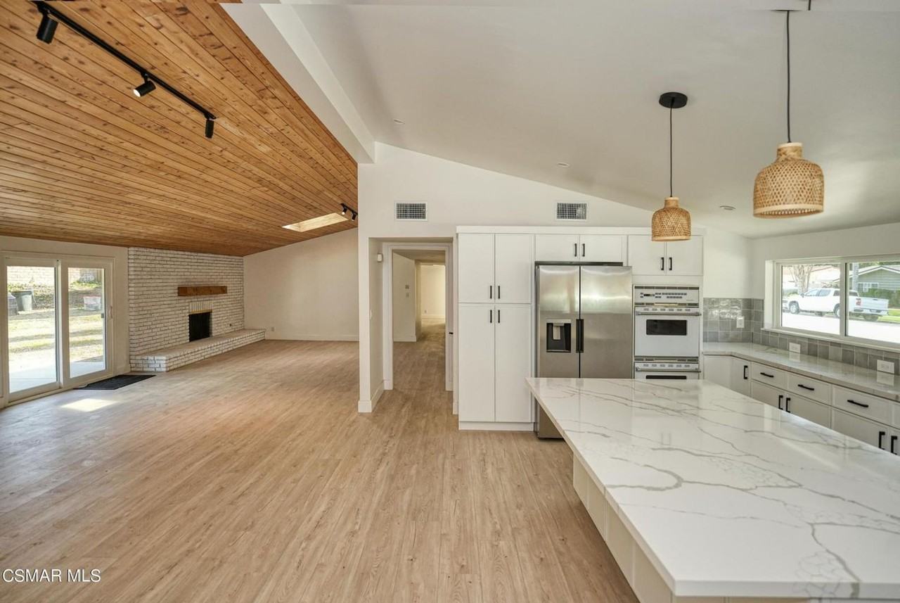 1202 Sheffield Pl - Photo 3 of 19