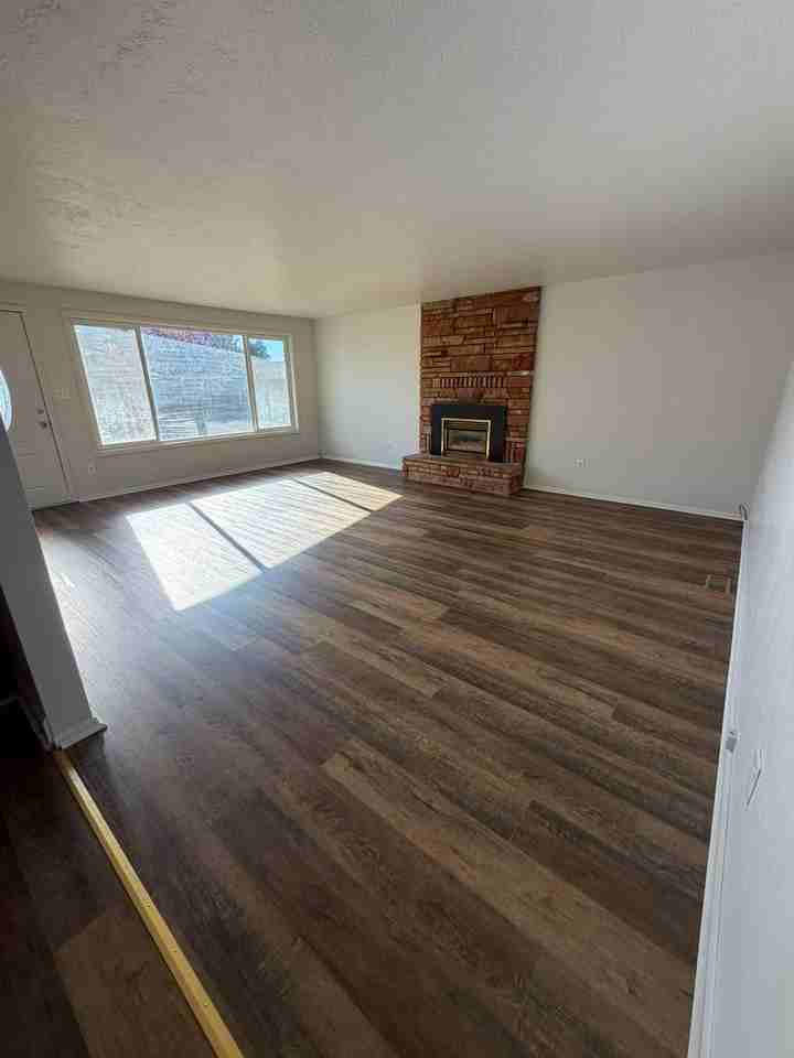 197 Dahlia St - Photo 2 of 9