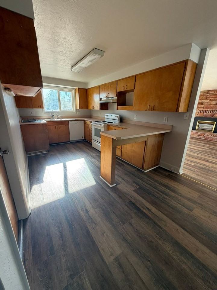 197 Dahlia St - Photo 4 of 9