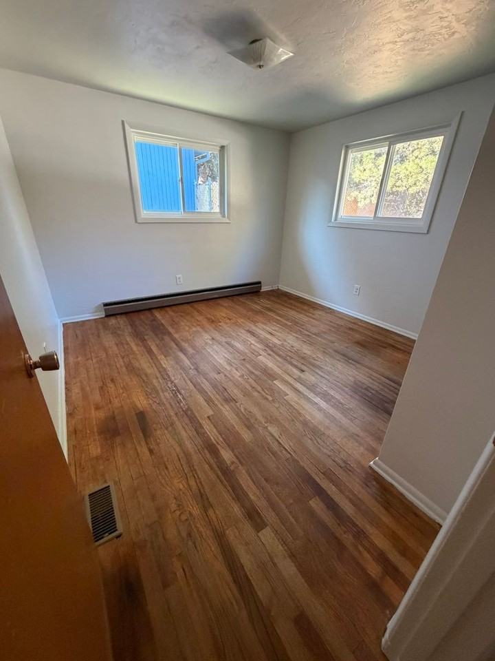 197 Dahlia St - Photo 6 of 9