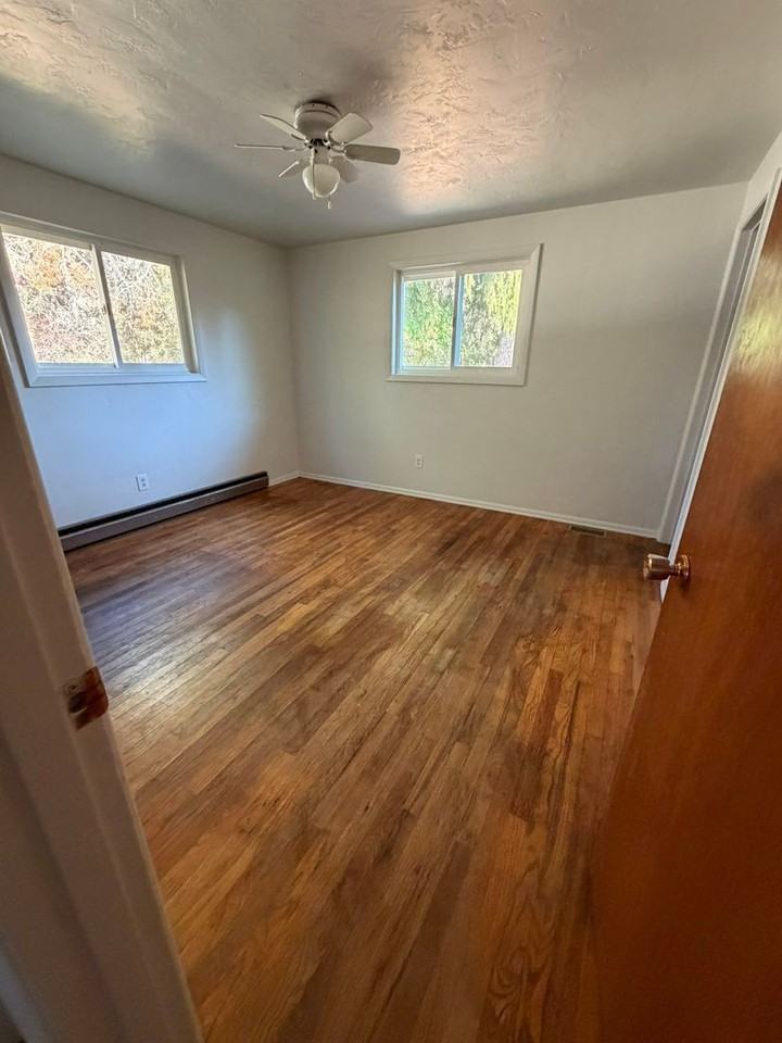 197 Dahlia St - Photo 7 of 9