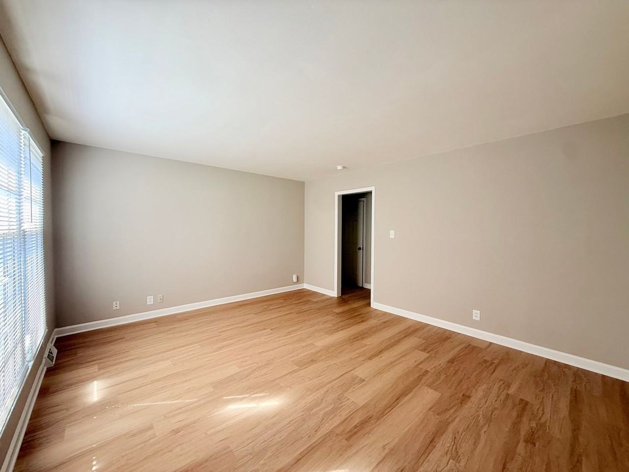 3823 Rosehaven Dr - Photo 2 of 11