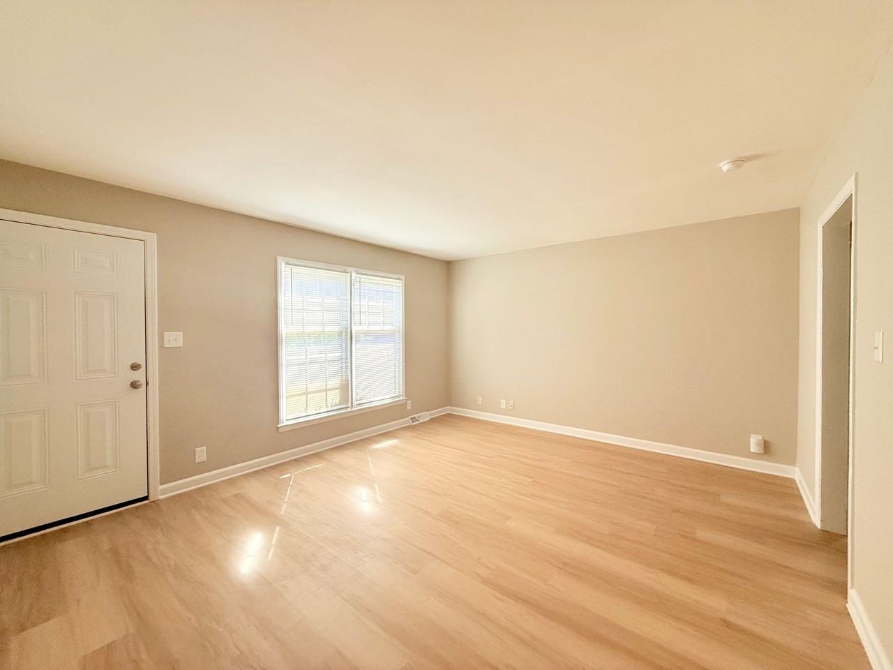 3823 Rosehaven Dr - Photo 3 of 11