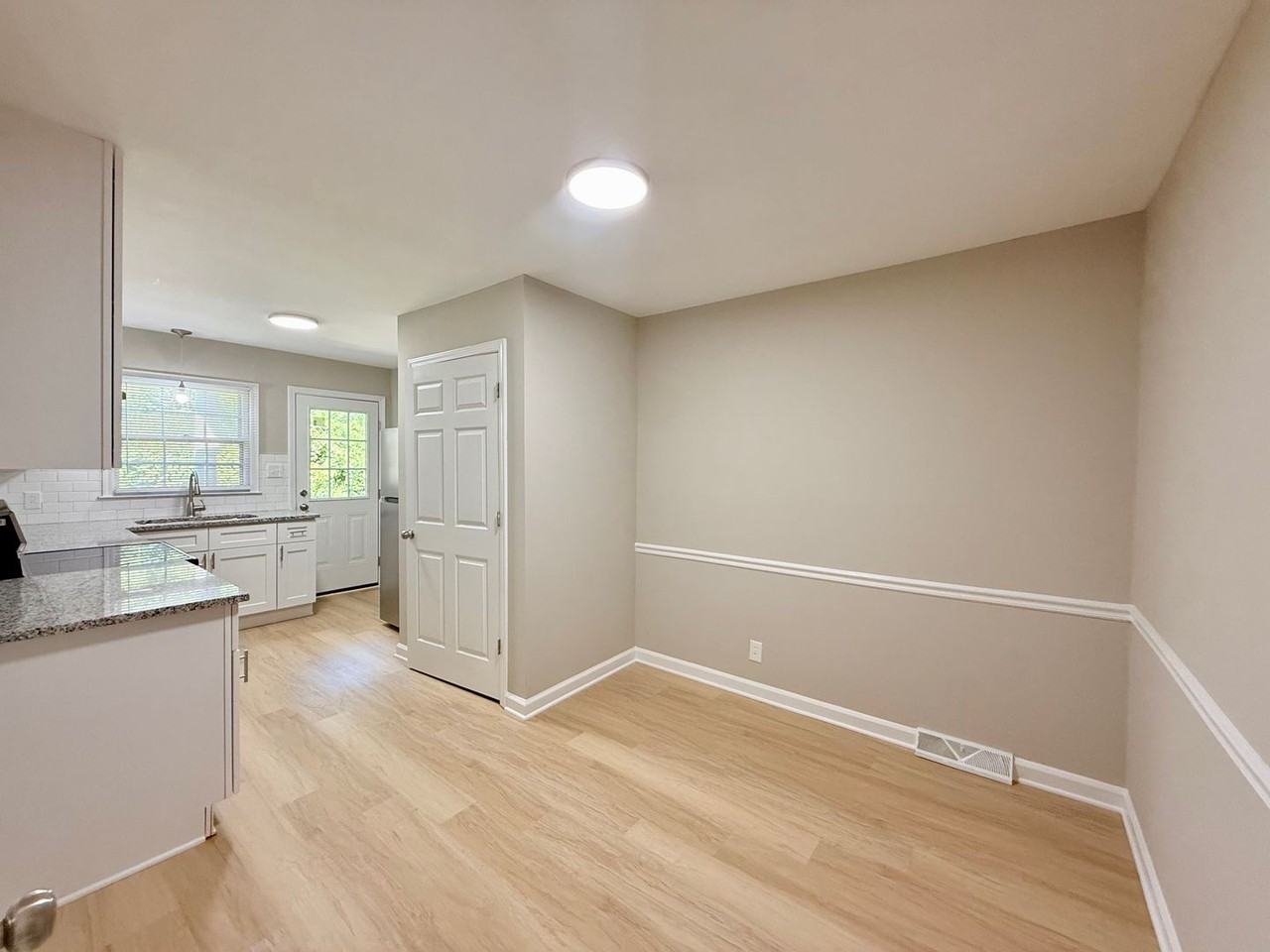 3823 Rosehaven Dr - Photo 4 of 11