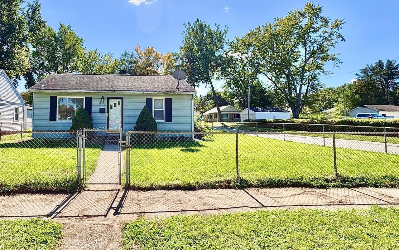 1302 Chalfant St - Photo 2 of 17