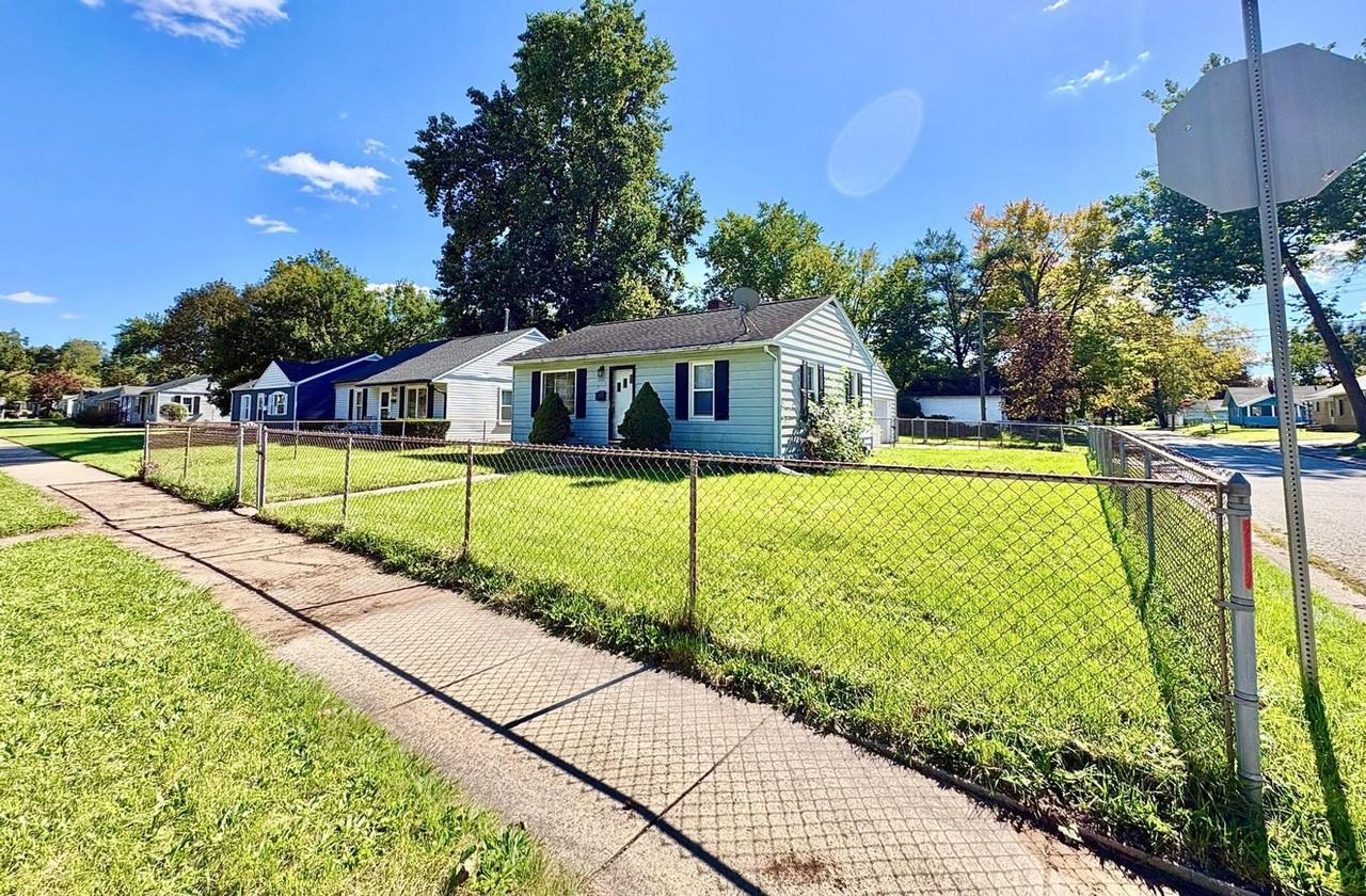 1302 Chalfant St - Photo 3 of 17