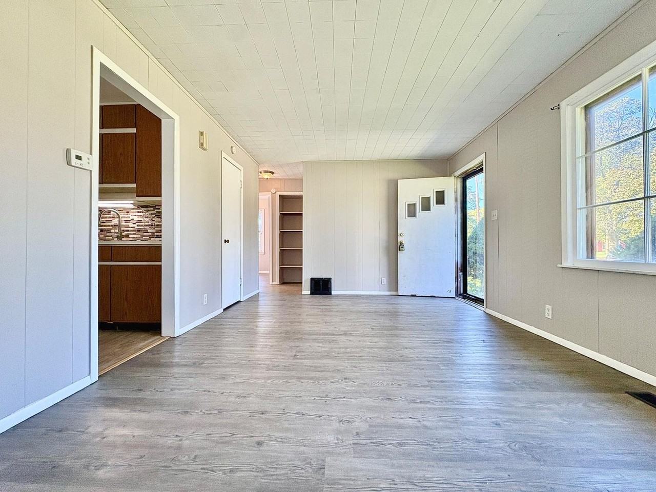 1302 Chalfant St - Photo 4 of 17