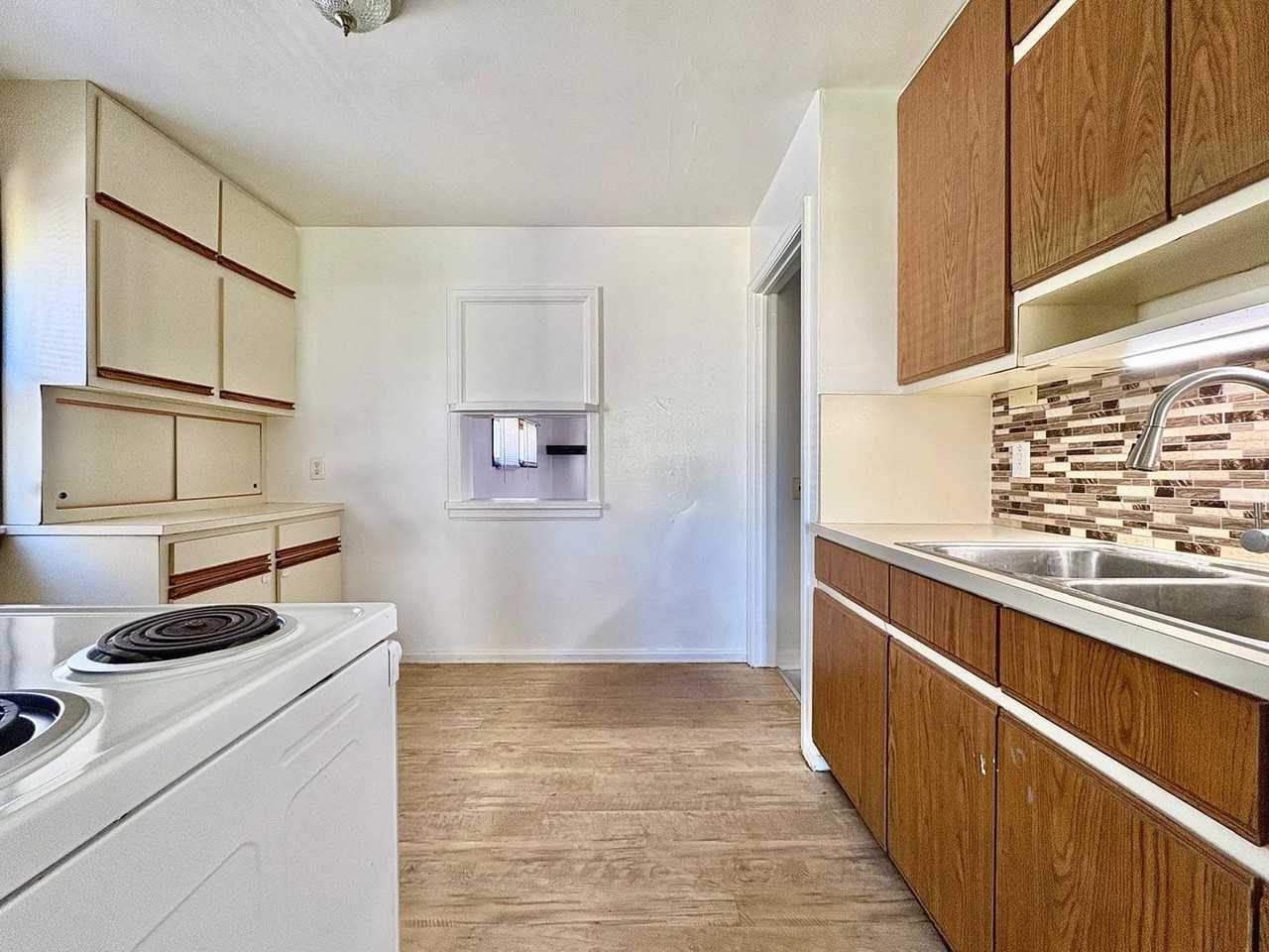 1302 Chalfant St - Photo 5 of 17