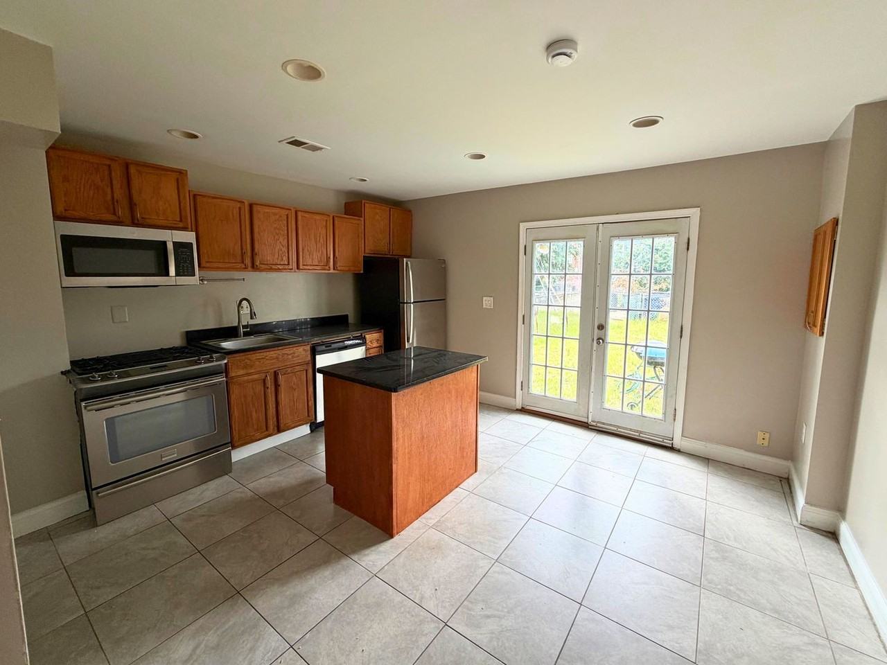 3415 Clay St Ne - Photo 5 of 19