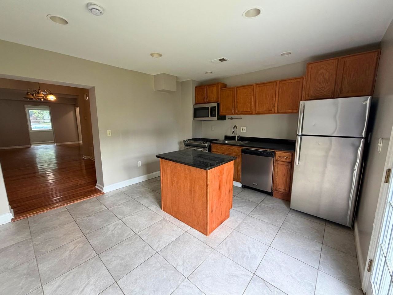 3415 Clay St Ne - Photo 6 of 19
