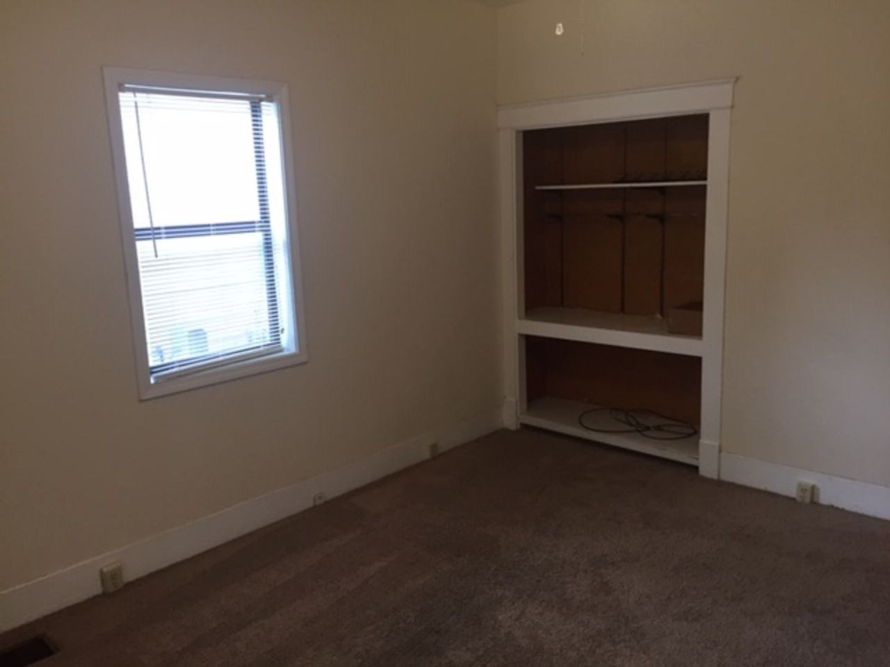 1006 Rogers St - Photo 2 of 15