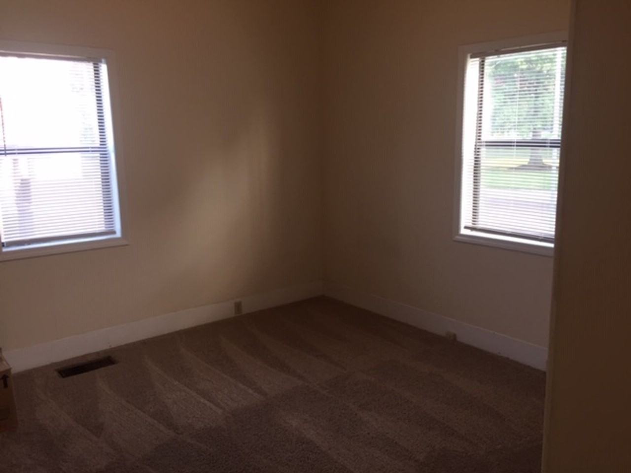1006 Rogers St - Photo 4 of 15