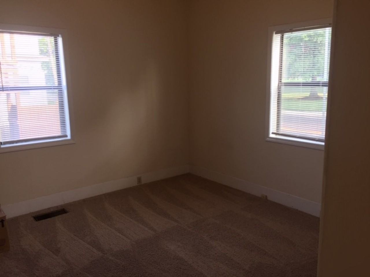 1006 Rogers St - Photo 5 of 15
