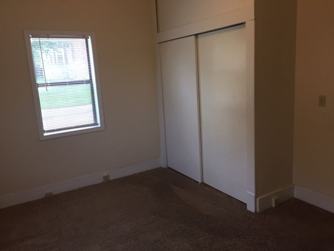 1006 Rogers St - Photo 6 of 15
