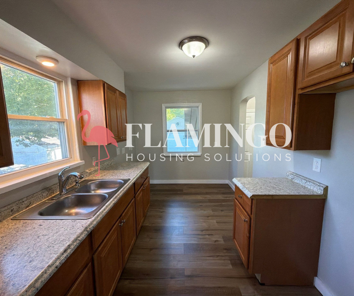 1254 Highland Ave - Photo 4 of 13
