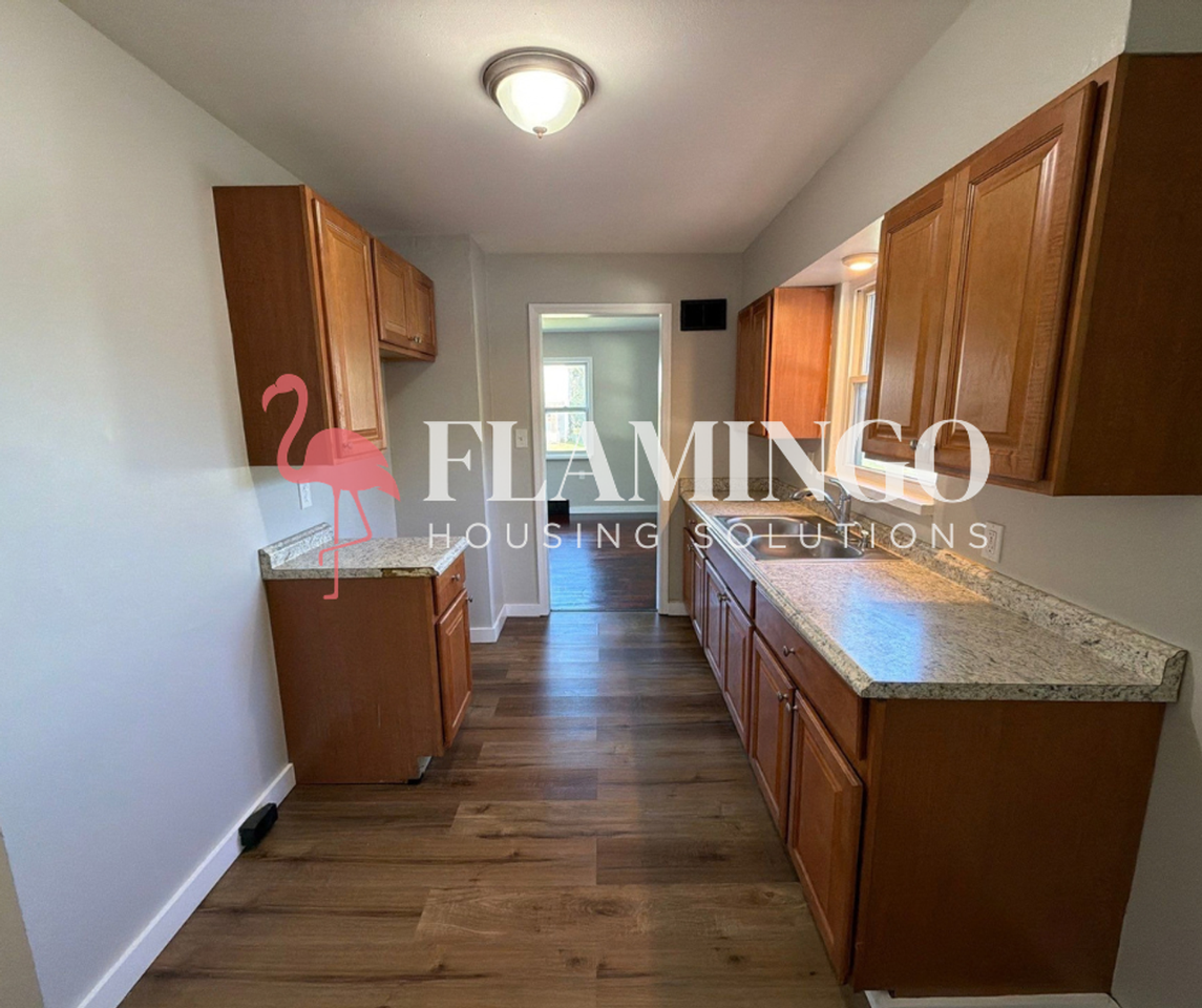 1254 Highland Ave - Photo 5 of 13