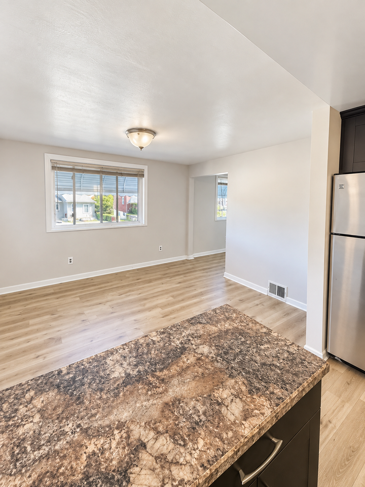 507 Oakhurst Ave - Photo 2 of 22