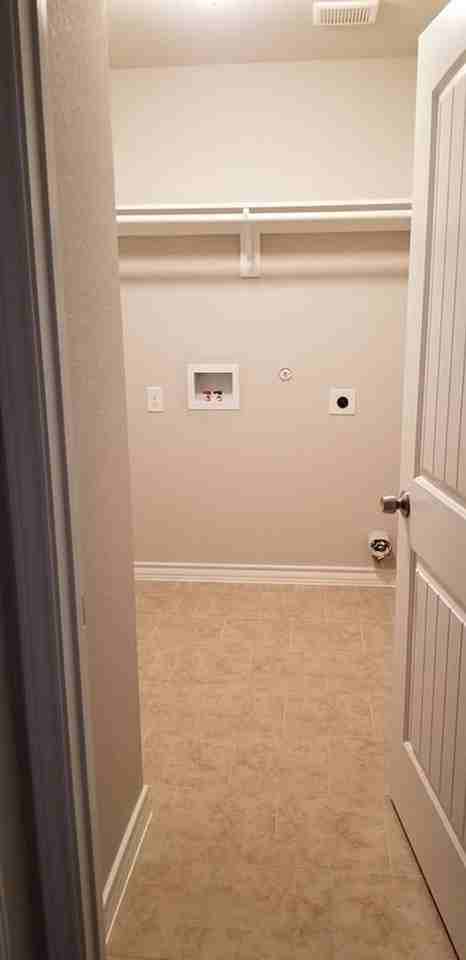 835 E Harvey Ave - Photo 4 of 16