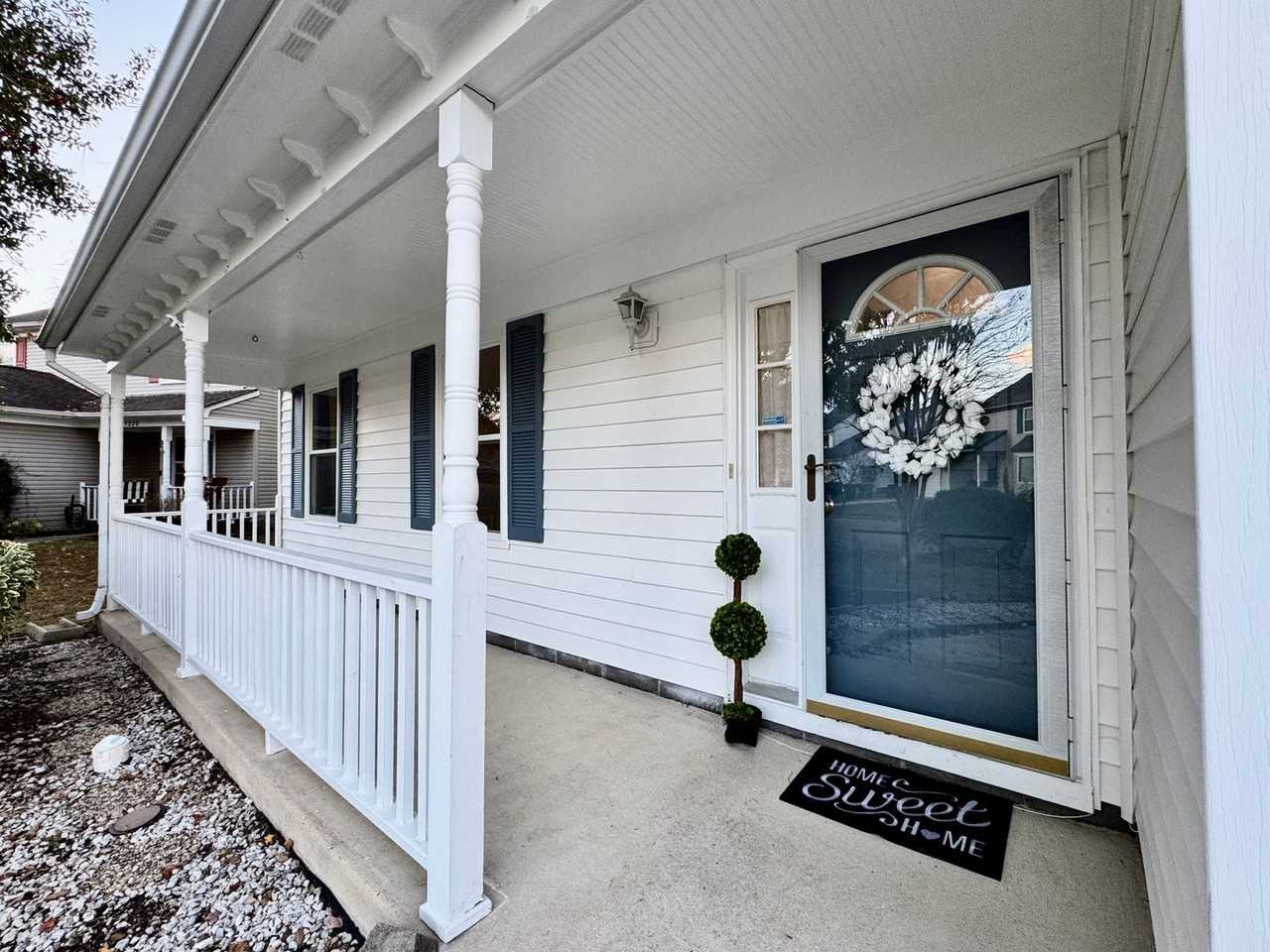 1216 Bartlett Oaks Ct - Photo 4 of 46