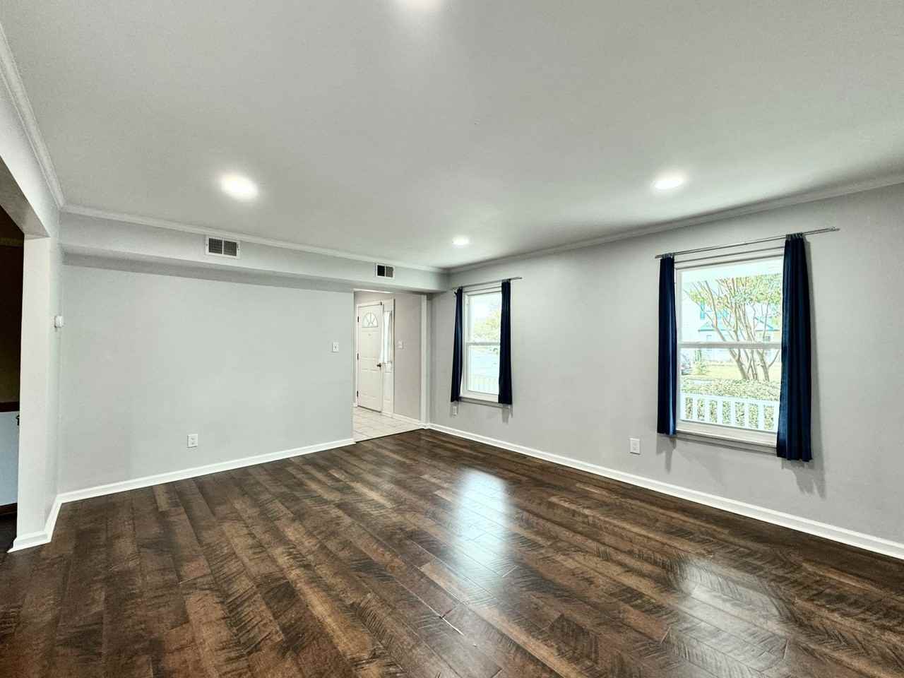 1216 Bartlett Oaks Ct - Photo 7 of 46