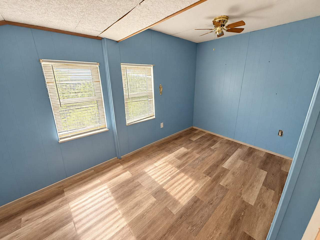 211 Gould St - Photo 6 of 8