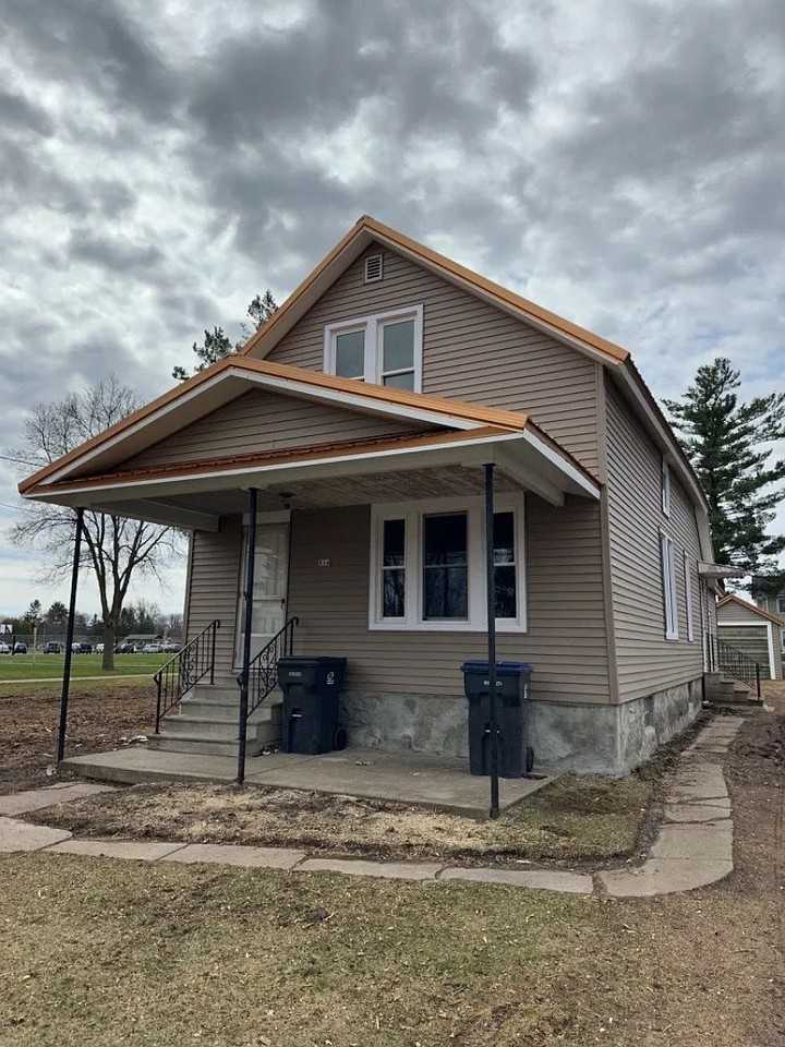 814 814 4th E. St - Photo 2 of 13