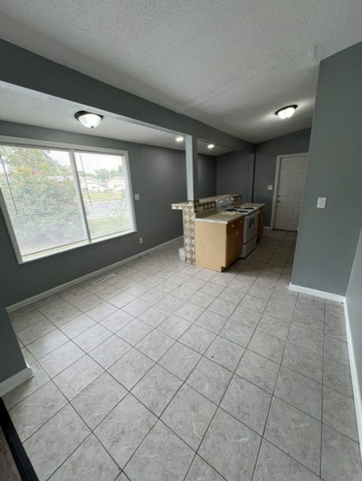 2204 Wilson Ave - Photo 6 of 15
