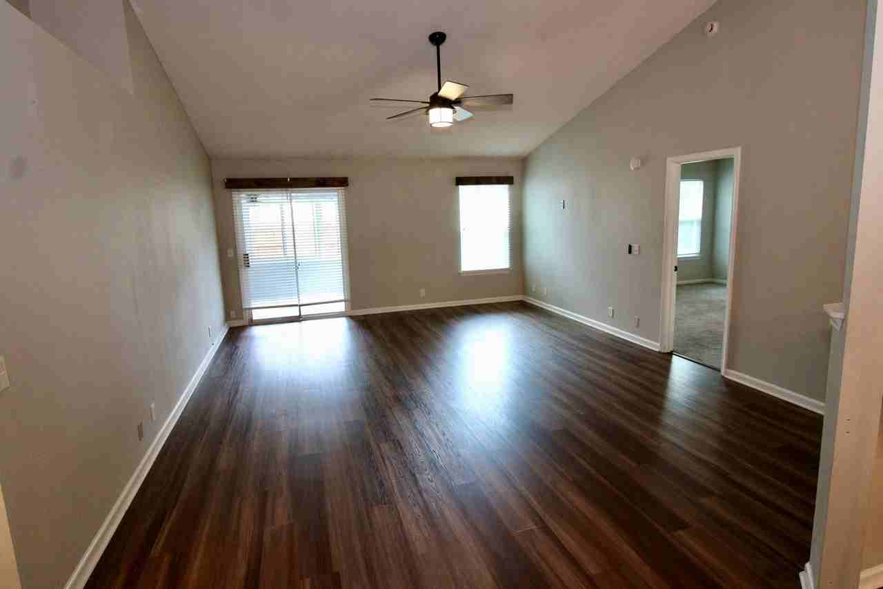 200 Chestnut Ct - Photo 3 of 25