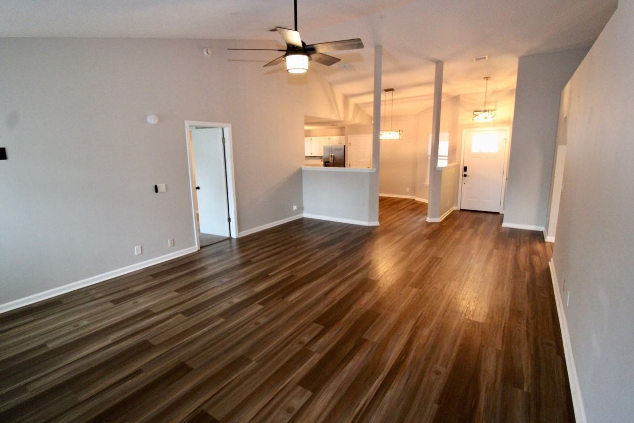 200 Chestnut Ct - Photo 4 of 25