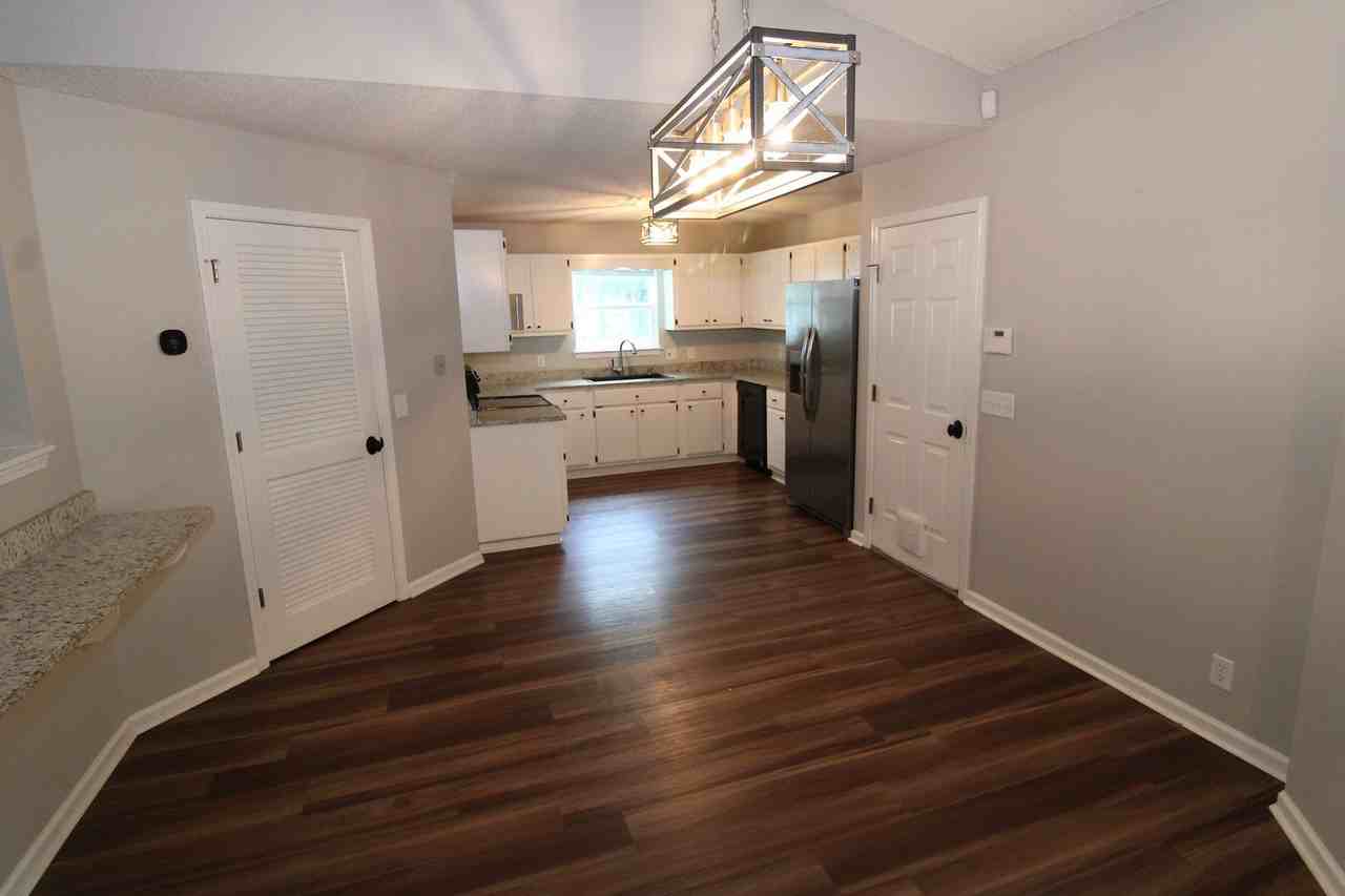 200 Chestnut Ct - Photo 5 of 25