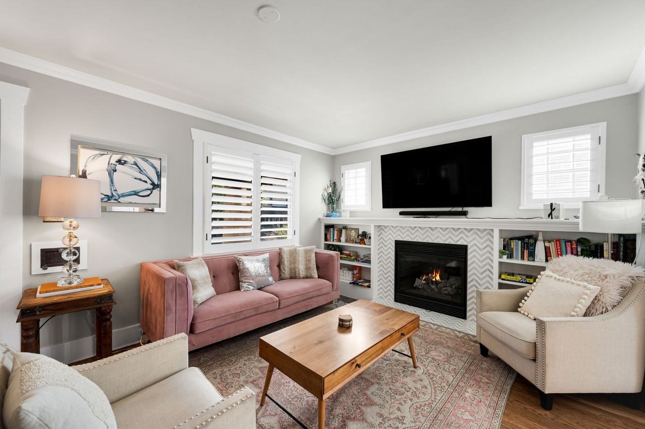 23 S Pearl St - Photo 2 of 42