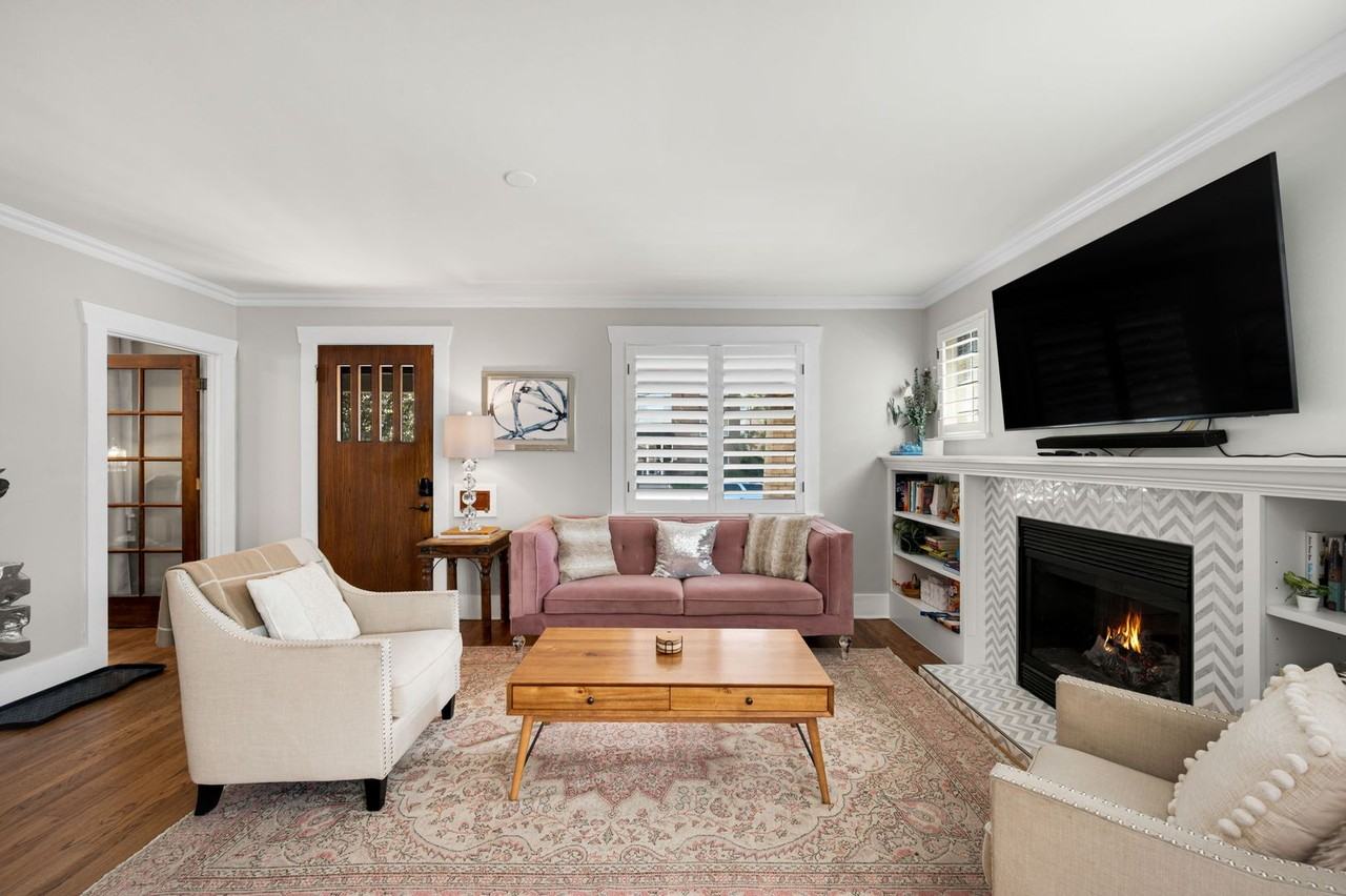 23 S Pearl St - Photo 3 of 42