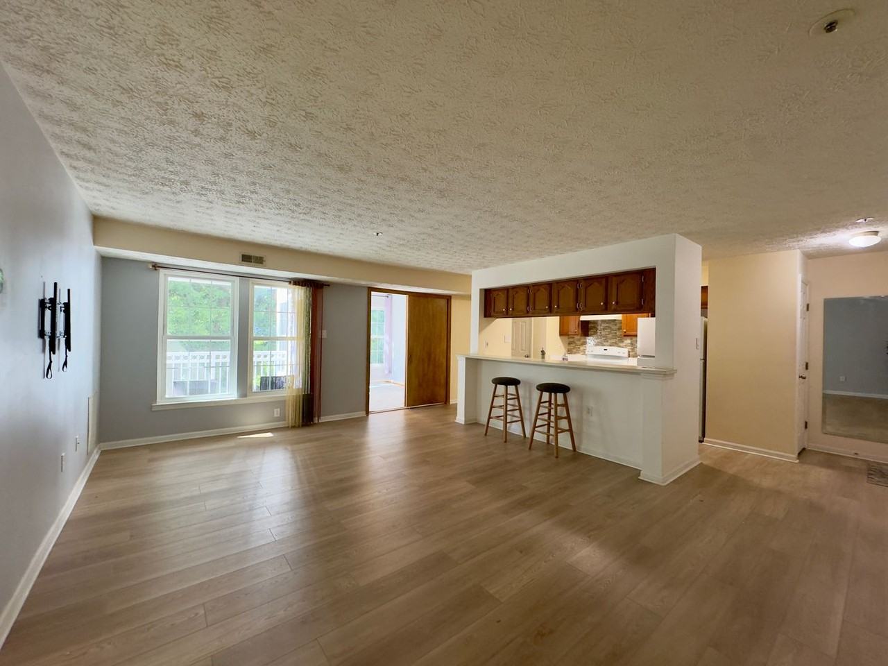 1458 Greenbriar Cir - Photo 2 of 15