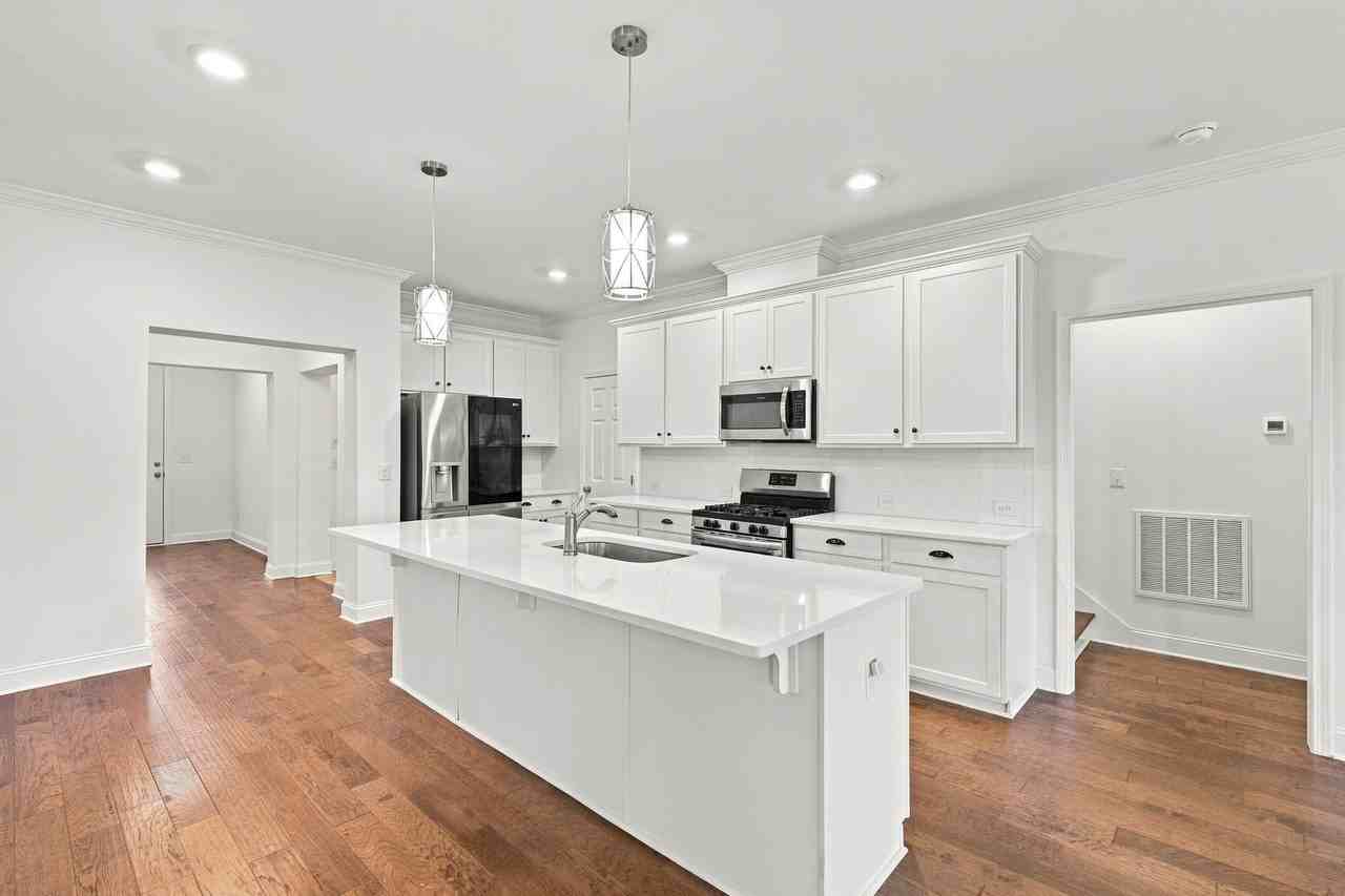 24518 Beacon Cir - Photo 2 of 15