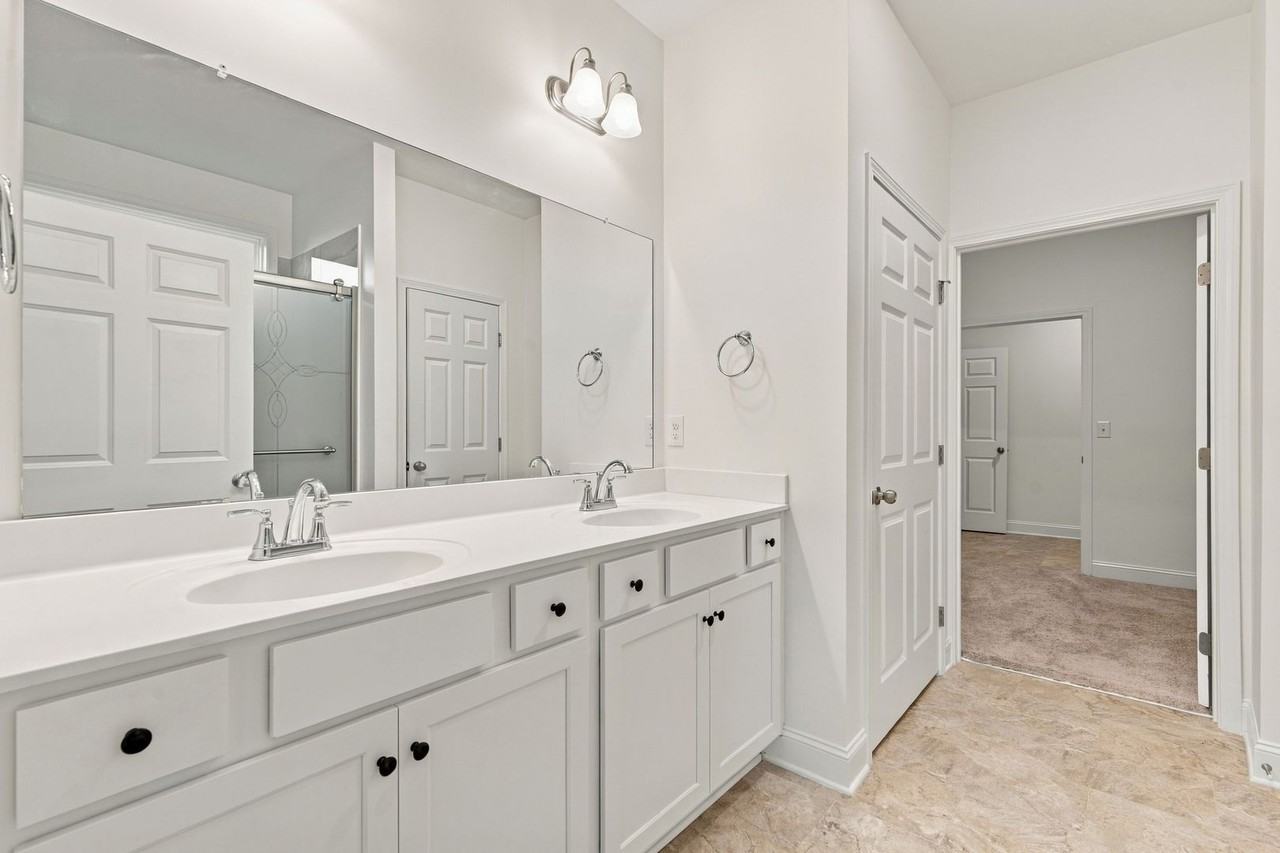 24518 Beacon Cir - Photo 3 of 15