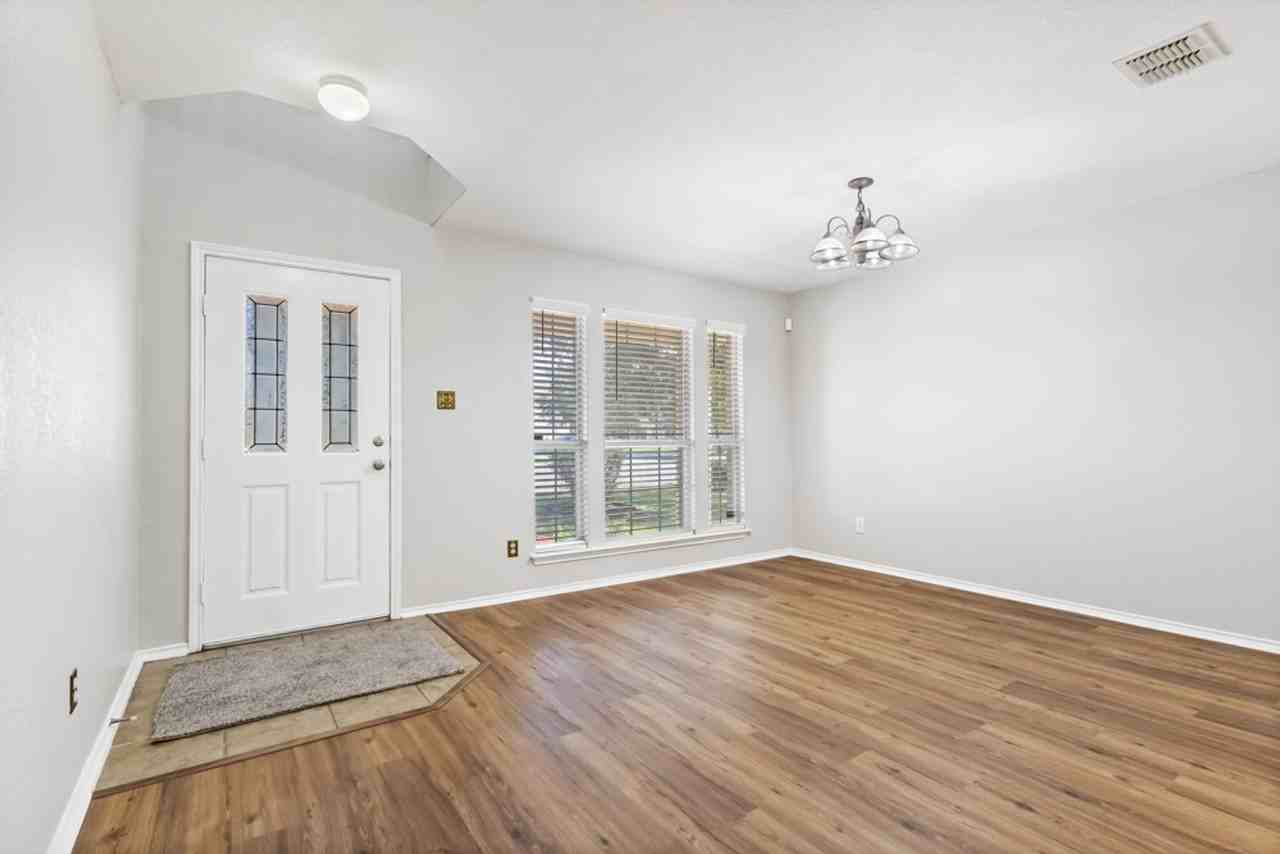 268 Donalan Dr - Photo 4 of 25