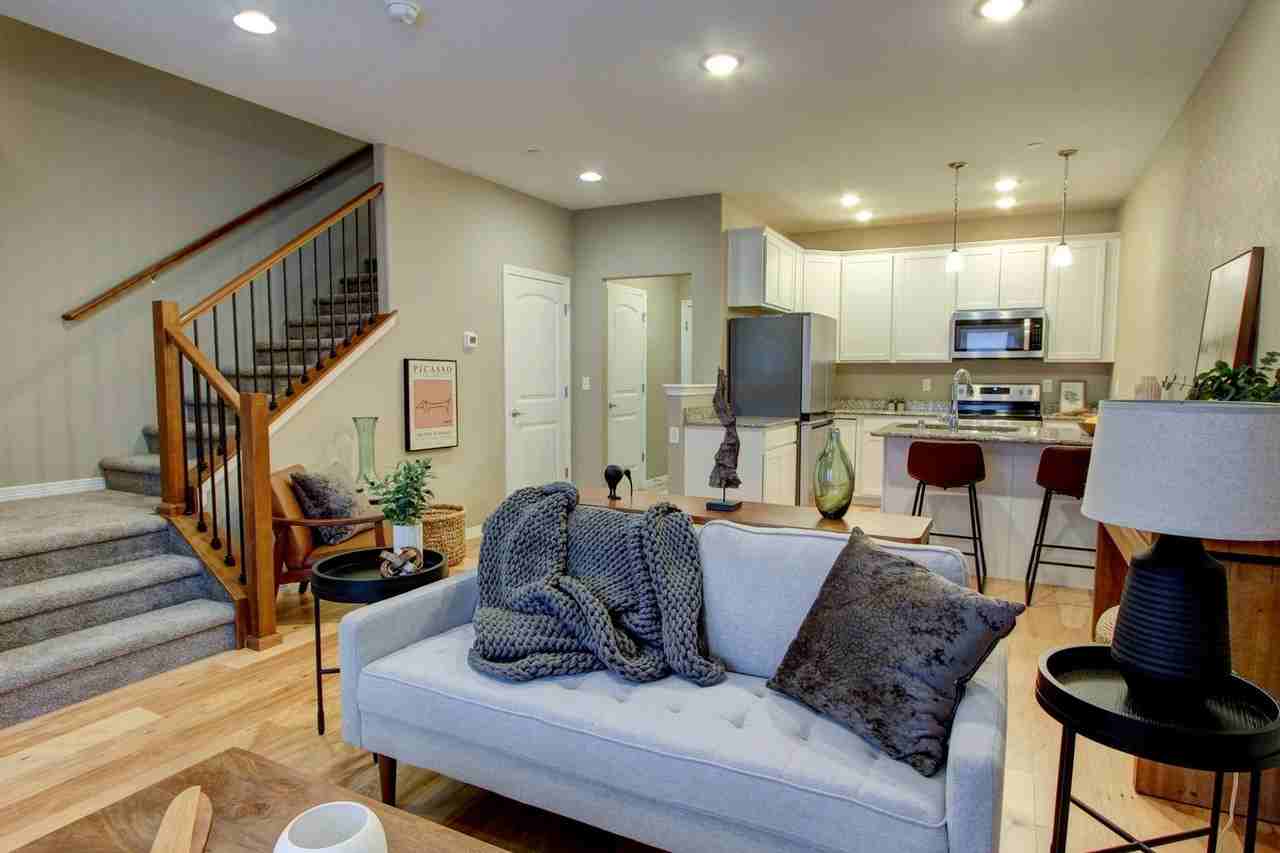 3027 Knolls End Dr - Photo 6 of 32