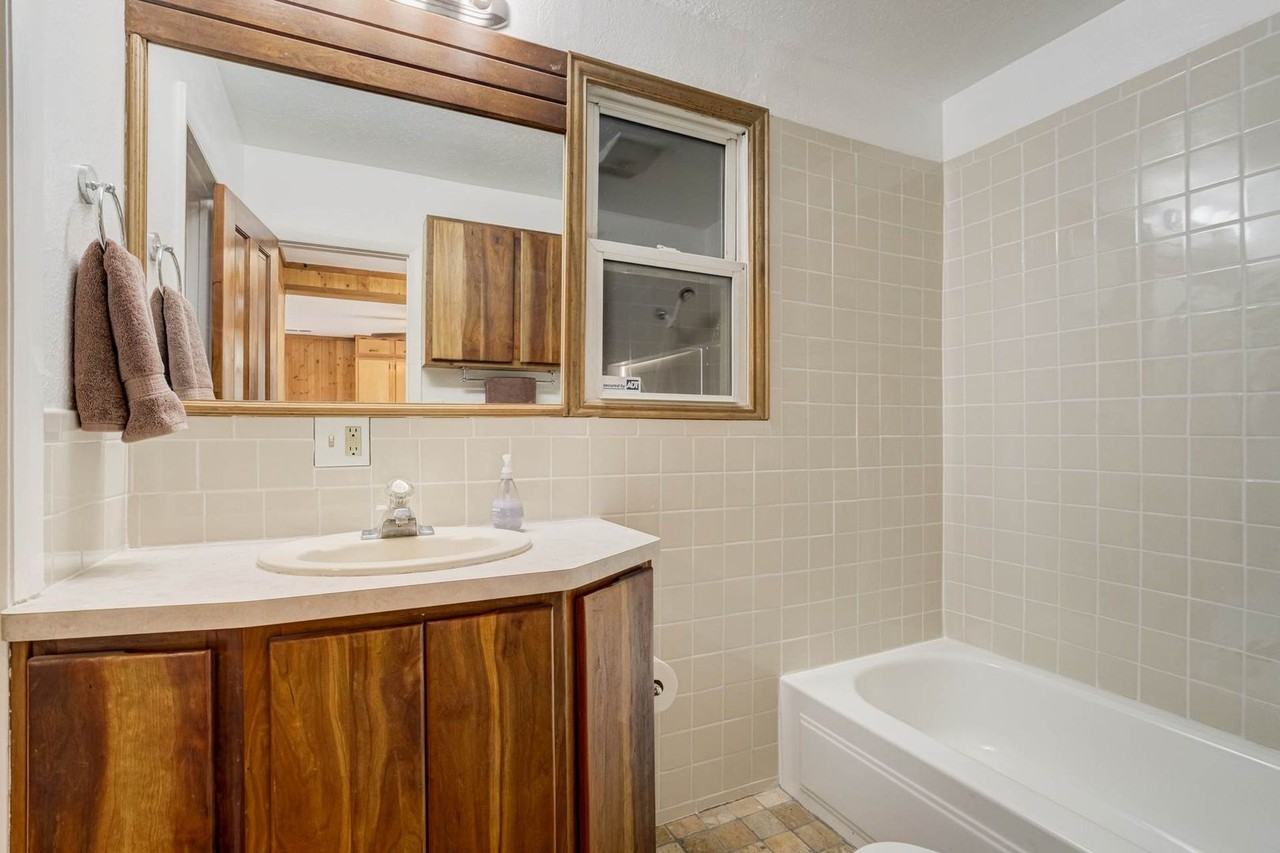8680 London Ln - Photo 4 of 12