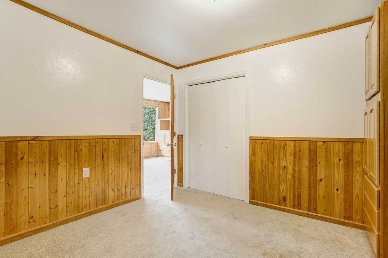 8680 London Ln - Photo 6 of 12