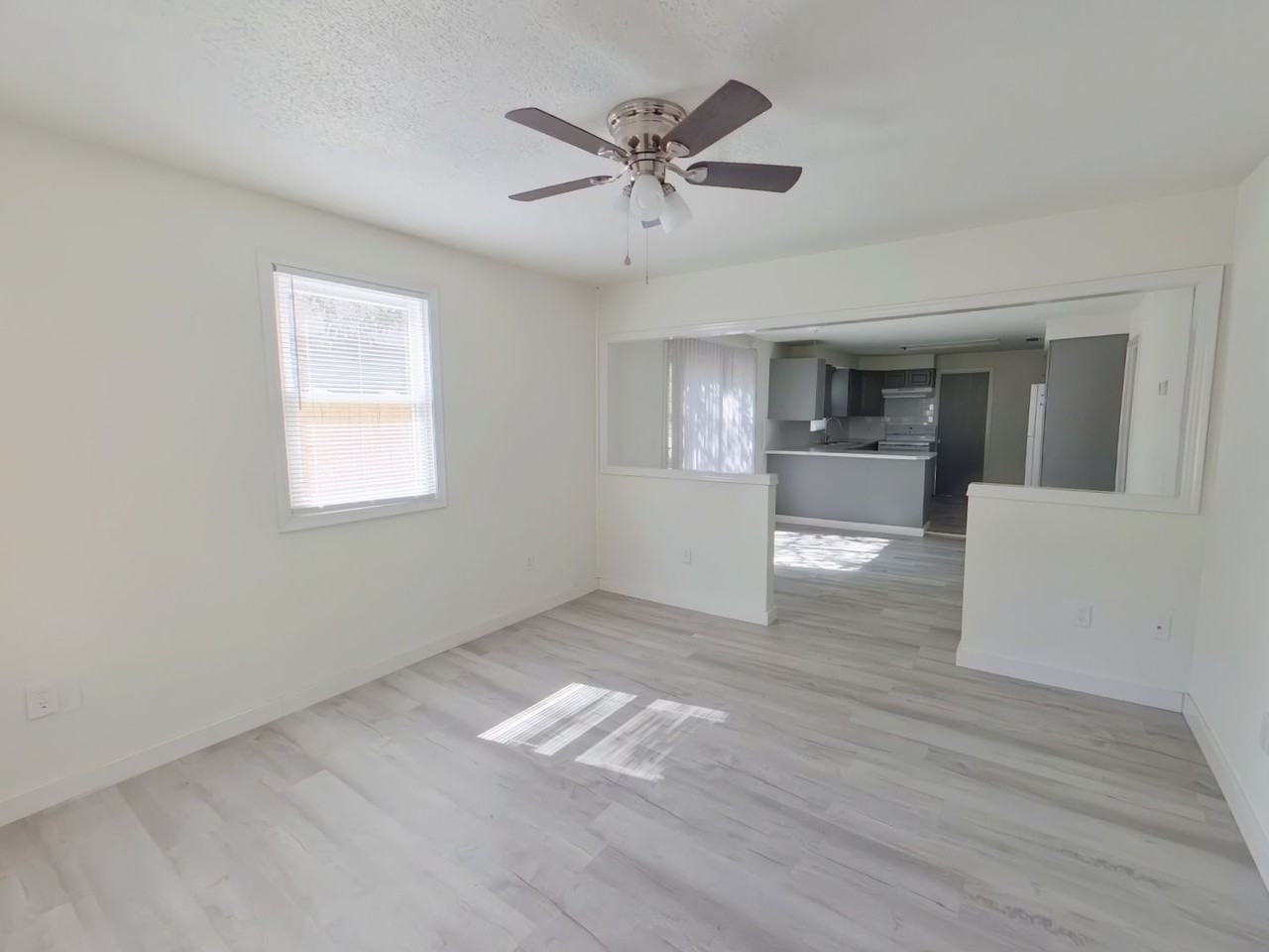 1621 S Waco Ave - Photo 2 of 15