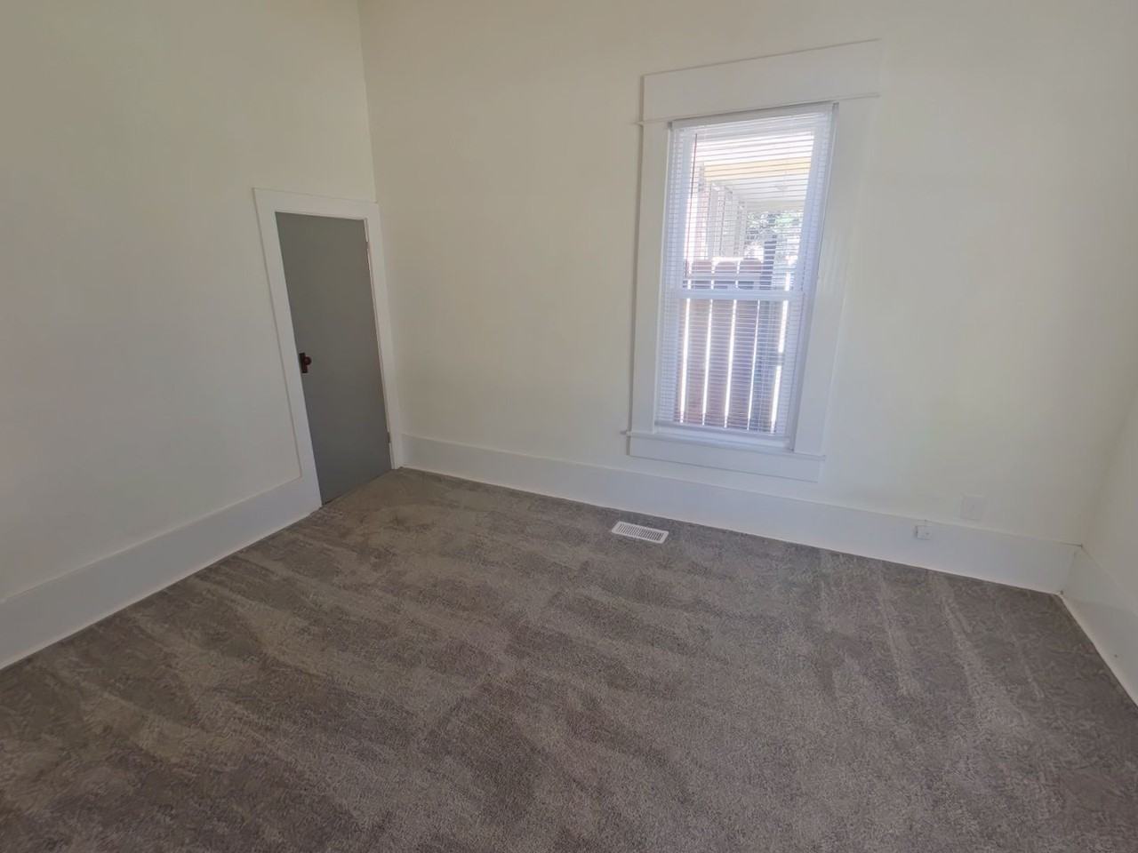 1621 S Waco Ave - Photo 6 of 15