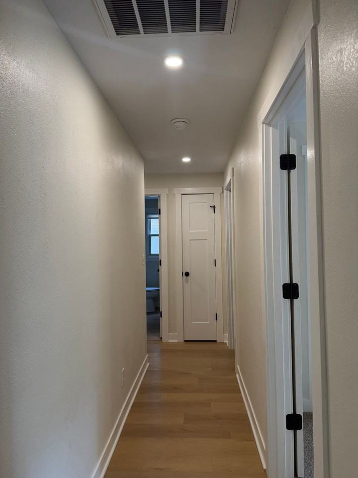 3141 E Grand St - Photo 3 of 17